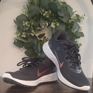 Nike Revolution 6 Black Metallic Gold Athletic Shoes Women's Size 6